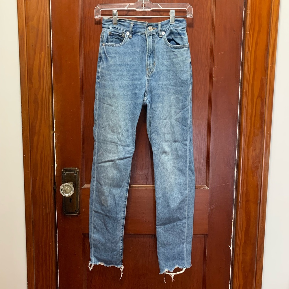 AE Mom Mid-Rise Jeans